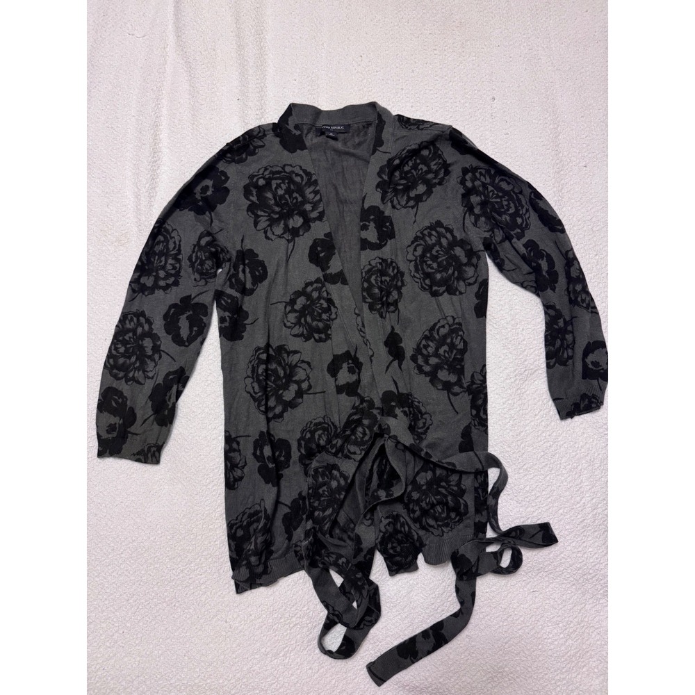 Banana Republic Floral Wrap Cardigan Gray Black Rose Print Tie Waist Sweater M
